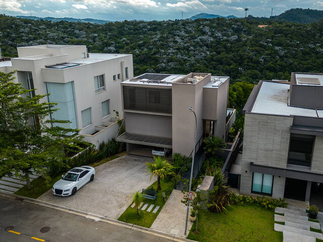 #84 - Casa para Venda em Santana de Parnaíba - SP
